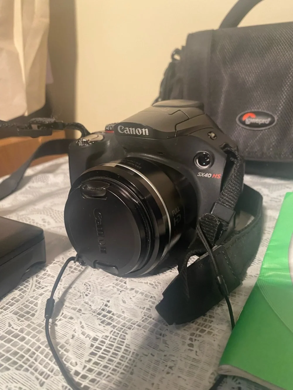 Canon PowerShot SX40 HS: 12.1 MP Digital Camera & Charger/Case - Picture 3 of 10